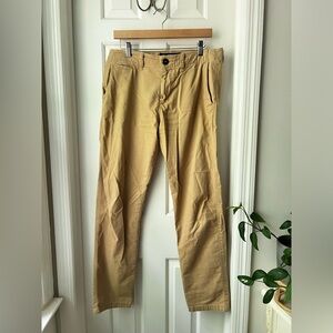 Men’s American Eagle khaki pants